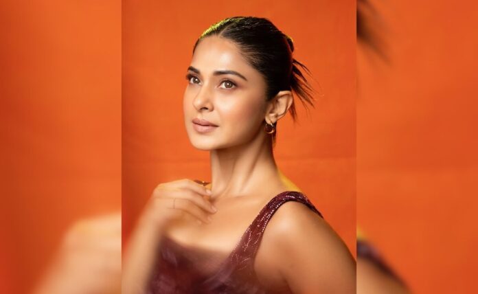 Jennifer Winget on how she impresses someone on a date: 