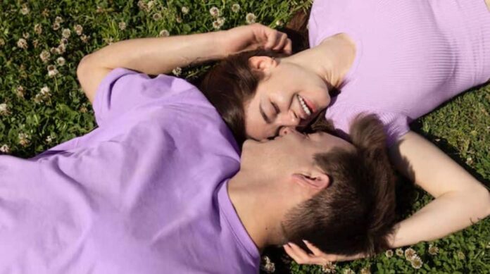 Love that heel vs. love that hurts: Understanding healthy and toxic relationships for teenagers

