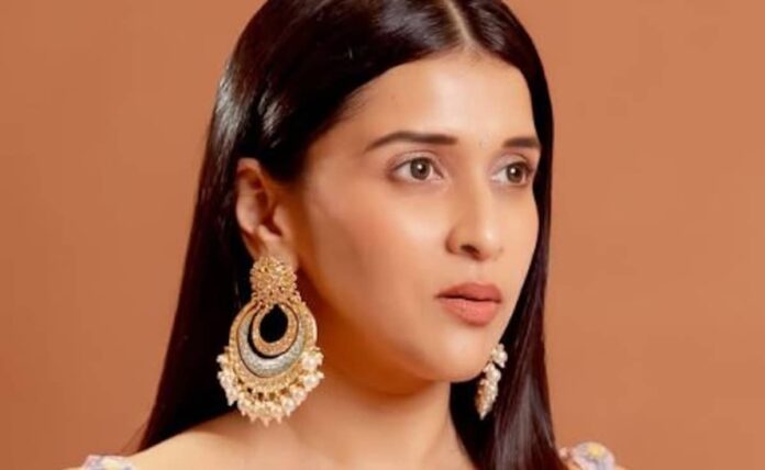 Priyanka Chopra's cousin Mannara Chopra trolled after calling airlines to refuse boarding boarding

