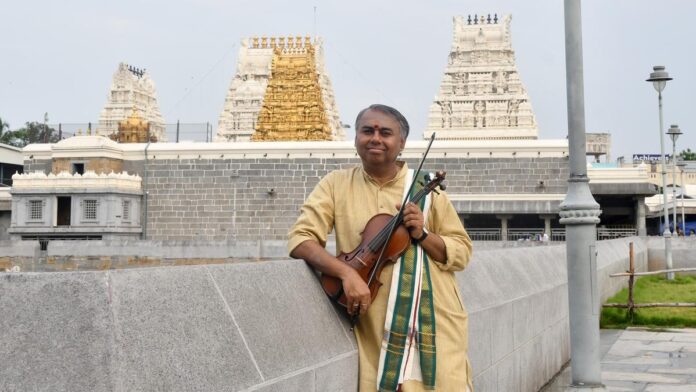 RK Sriramakumar, an authority on the creation of the deekshati, receives the Sangita Kalanidhi Award 

