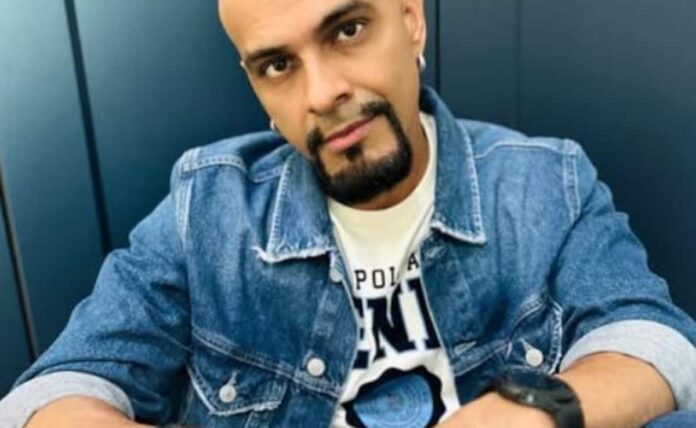 Raghu Ram was called by the director by superstar Ajit by his name on the set

