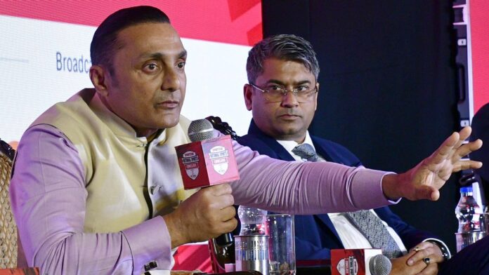 Rahul Bose talked about the gap on the linga, saying that she was given a fraction of earnings for Kareena Kapoor Khan's 'Jasmine'.

