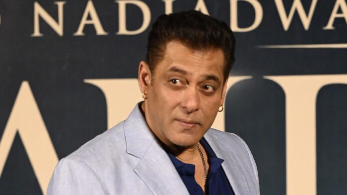 Salman Khan says that young actors are 'unsafe', are not ready to work with each other

