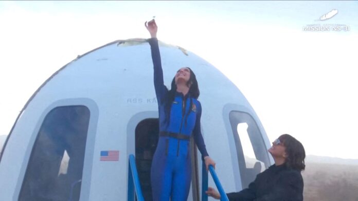 Blue Origin Rocket Katy Perry, Lauren Sanchez closes with all-women celebrity crew


