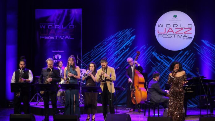 Enjoying listening to the old world's jazz

