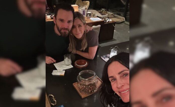 In the April Photo Dump of Courtney Cox, <i>Friend</i> Co-star Jennifer Aniston stole the spotlight

