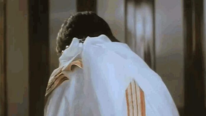 In the most watched film, Amitabh Bachchan bombed the box office with a gross of Rs 12 crore in a double role, now it is Rs 100 crore, this is ...

