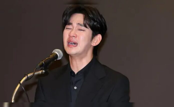 Kim Sae-Row: Internet Thrash thrashs Kim Suu-Hune for a new wig at a press conference, calls it a 