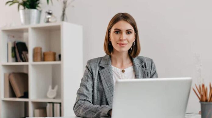 Psychology behind office makeup: Looks good at work. Can promote your mood

