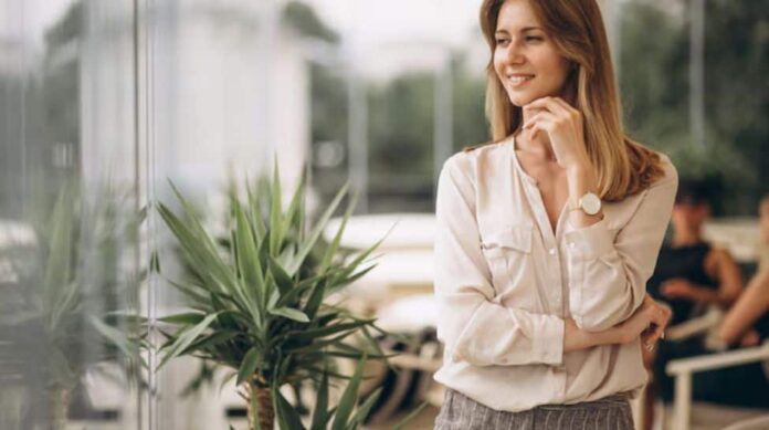 Quick office makeup routine: how to get ready within 10 minutes

