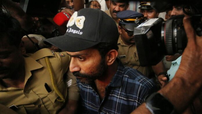 Shine Tom escaped from the hotel of Tom Chacko during the raid; Kochi police doubt actor interpretation

