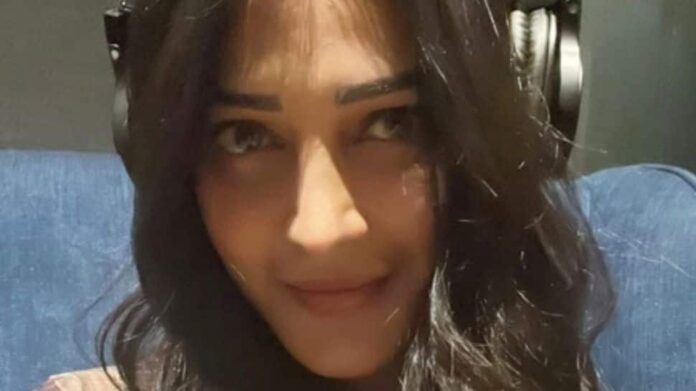 Shruti Haasan started dubbing for Rajinikanth's cool


