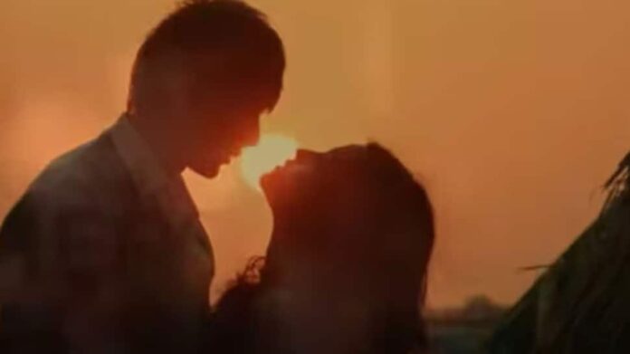 The 34 -year -old top Bollywood actor took 37 retakes for a kissing scene when she was 24 years old, said how kissing was not known ...

