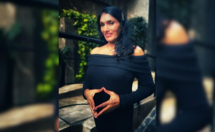 After Paresh Rawal, <i>Aashiqui</i> Actor Anu Aggarwal claims that he drank his urine: 'This is <i>Nectar</i>,

