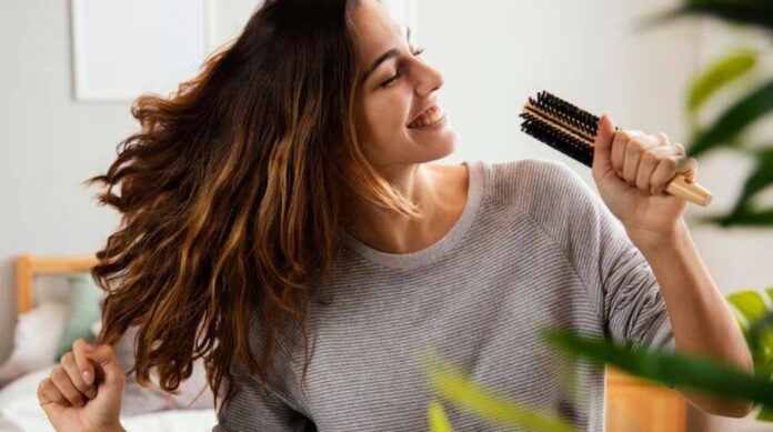 Dream your way for better hair: night tips for shiny locks

