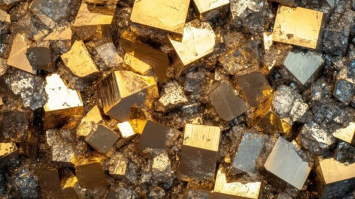 Pyrite or flower gold: benefits of this shiny stone and hidden dangers that you should know before buying

