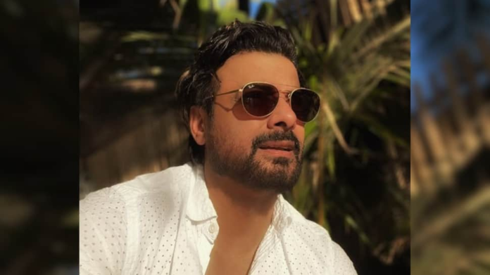 Rahul Bhat criticizes ear to prioritize fashion; Internet echoes it as 'circus'

