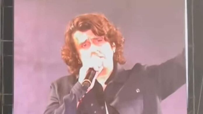 Sonu Nigam gets upset with the request of fans to sing in Kannada in Bangalore, Yahi Karan Hai

