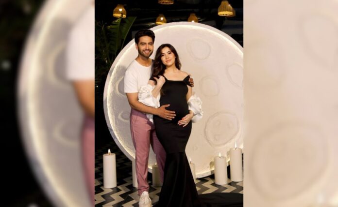 <i>What is this relationship</i> Actor Rohit Purohit, wife Sheena Bajaj is expecting the first child. See the announcement post

