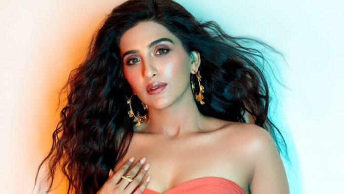 Nimrit Kaur Ahluwalia Bags Project Opposite Tiger Shroff Fresh Pairing Alert! Nimrit Kaur Ahluwalia Bags Project Opposite Tiger Shroff