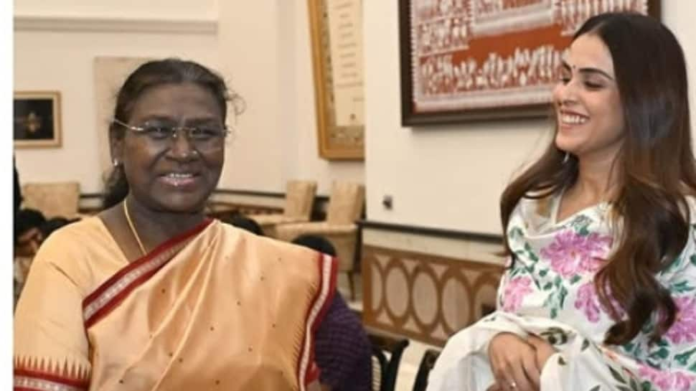 Genelia Deshmukh posted with President Draupadi Murmu during a special screening crossing land

