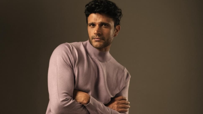 Gitin Gulati played the role of a police officer in the discovery of mythological horror and in the garland

