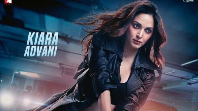Kiara Advani Breaks The Mould With Bold Gun Wielding Avatar In Latest War 2 Poster War 2: Kiara Advani Wields A Gun In Fierce New Look, Fans Call Her ‘Boss Lady’