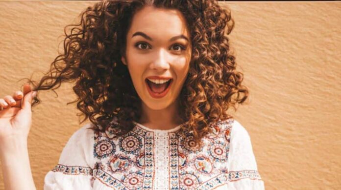 Curly hair in summer: How to define and hydrated your curls

