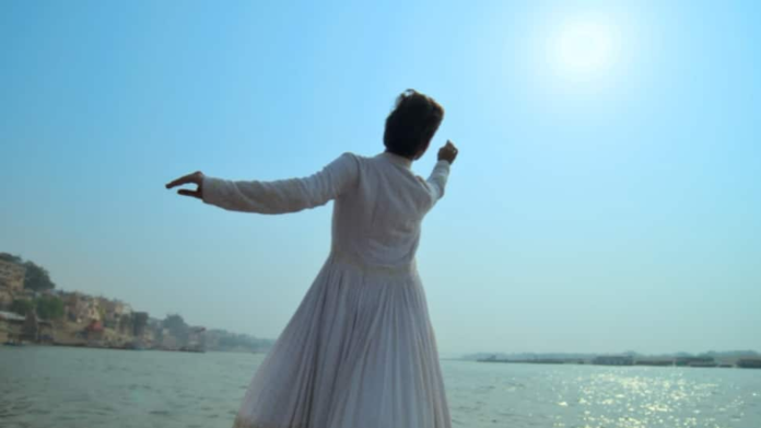 Rishha Rikhiram Sharma revealed the burning ghat, a soulful sitar tribute for Varanasi's eternal flame

