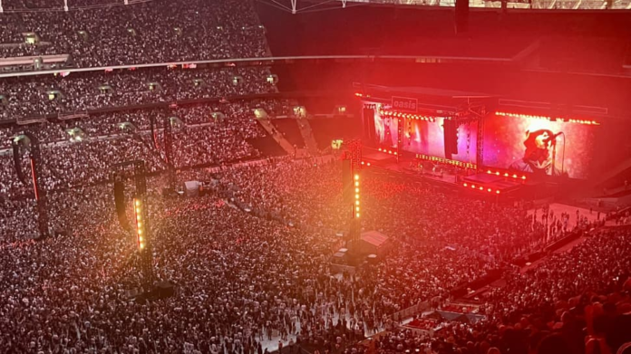 The fan dies after falling from the upper tier during the Oasis concert at the Vambali Stadium: Report

