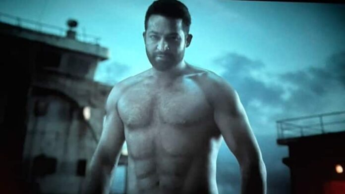 war-2-twitter-reviews-hrithik-jr-ntr-chemistry-vfx-criticism WAR 2 X Review: Netizens Call Jr. NTR, Hrithik Roshan Film 