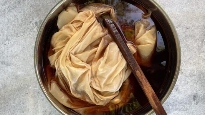 Weave the future 2.0: a cloth trip from seed to stitching