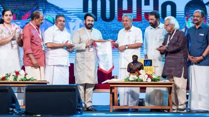 Mohanlal, who has been honored by the Government of Kerala after the victory of Dadasaheb Phalke, becomes emotional remembering his early days in cinema.

