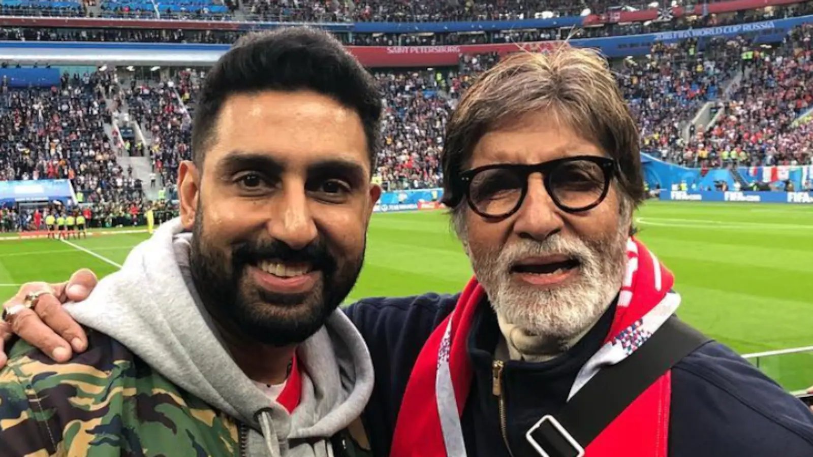 Amitabh Bachchan talks to Abhishek Bachchan about different ideas and common goals