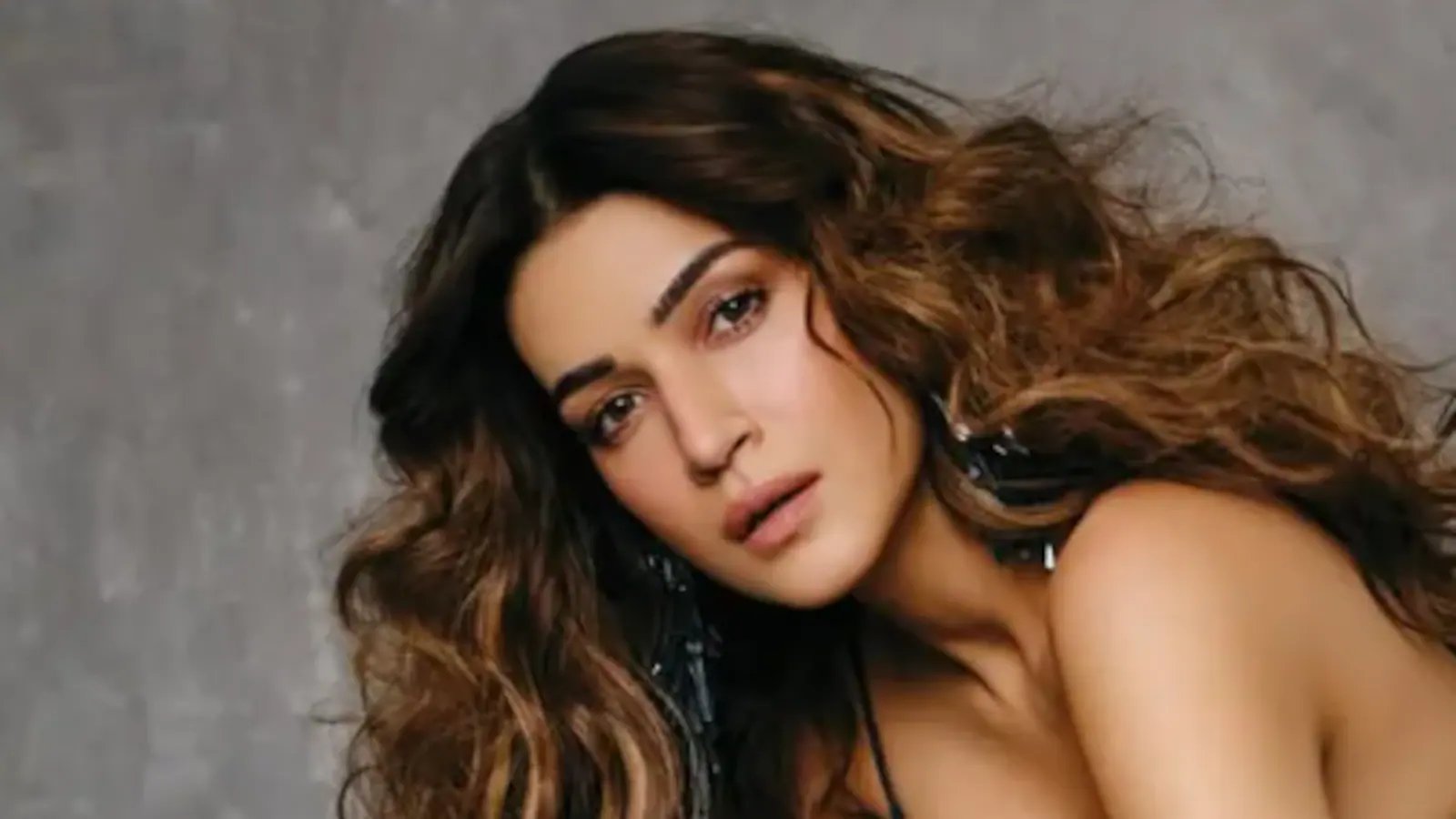 Kriti Sanon asked people to imagine the everyday fears of women in a Daughter's Day post