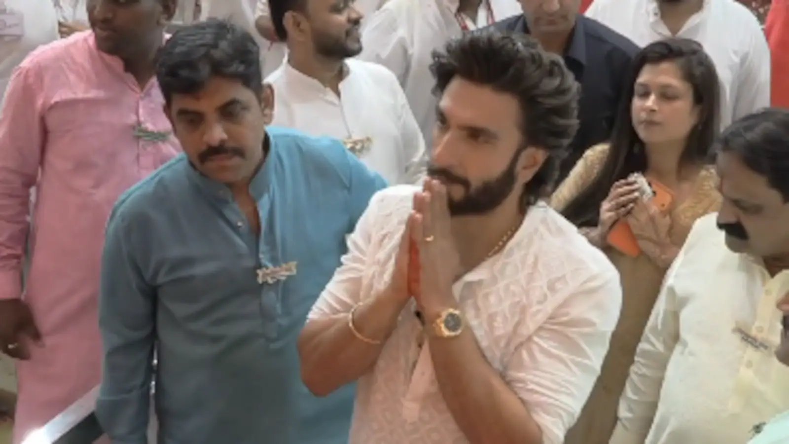 WATCH: Father-to-be Ranveer Singh prays at Lalbaghcha Raja The internet loves her 'mature' look